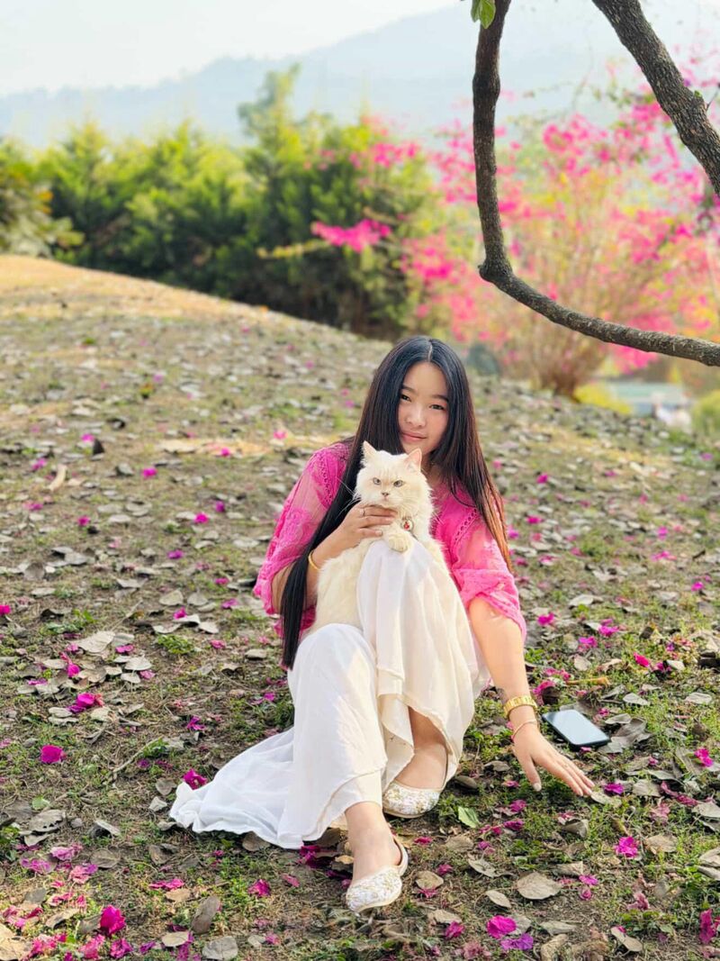 Took my cat out for a photoshoot and she absolutely owned it. Oi