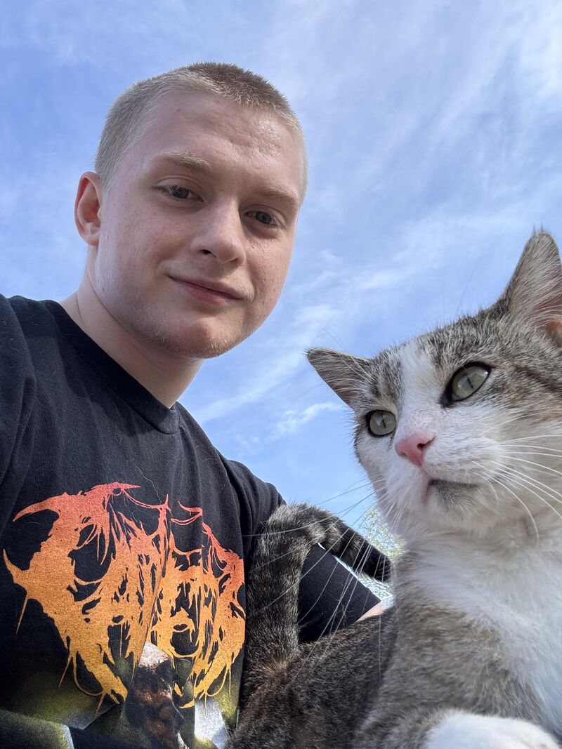 Outdoor cat greeted me while I was working out (: